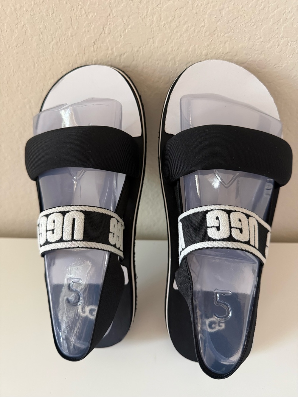 UGG Kids 5 Women 6-6.5 Black and White Logo Strap Slide Sandals